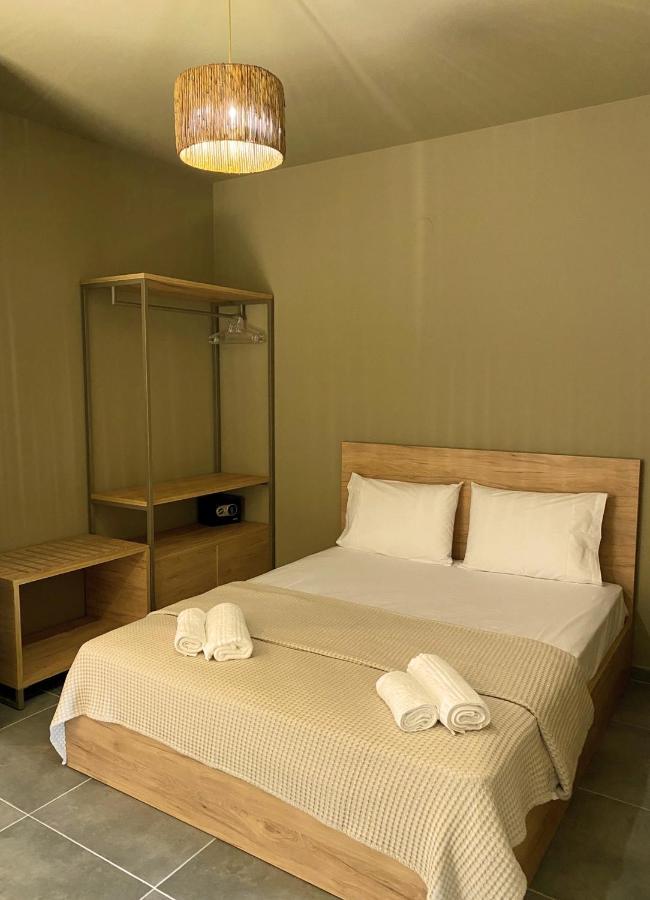 Mareleon Camping โอฟรีนีออน ภายนอก รูปภาพ